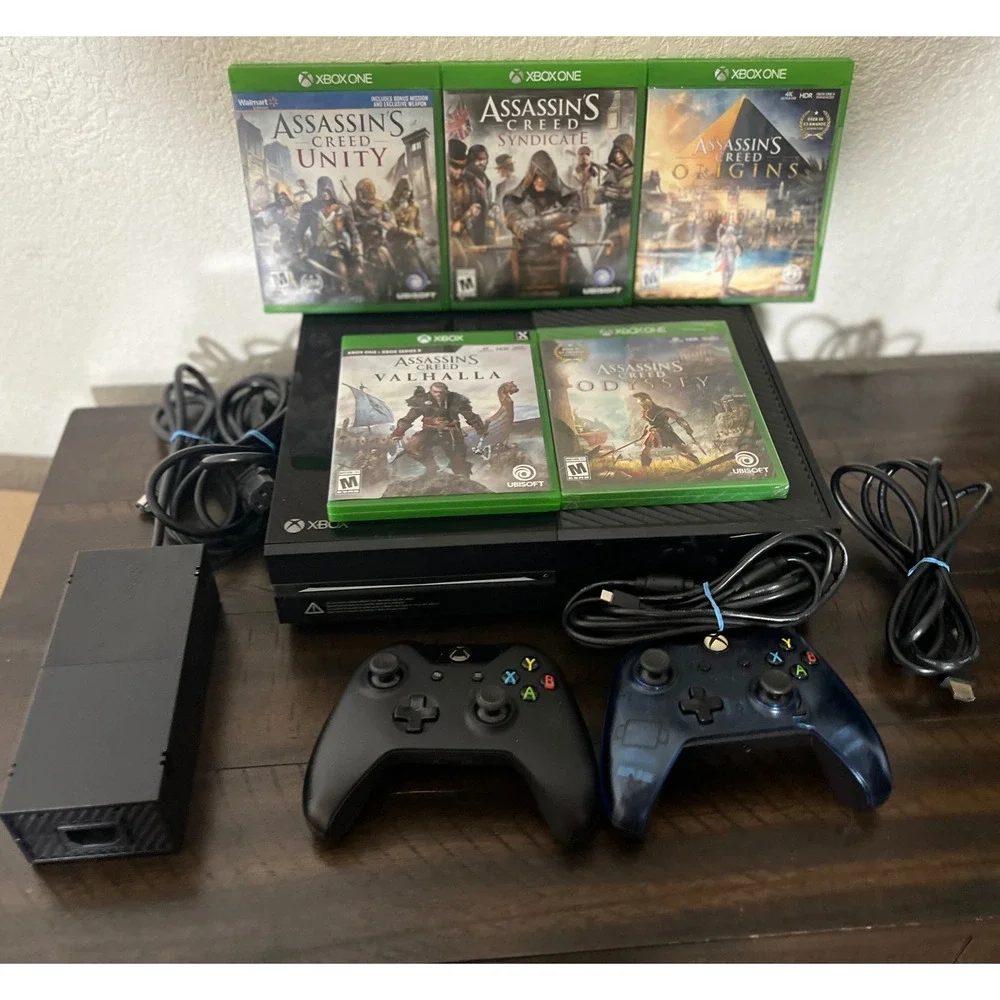 Microsoft Xbox One Console Holiday Bundle 2 Controllers 5 Assassin's Creed Games